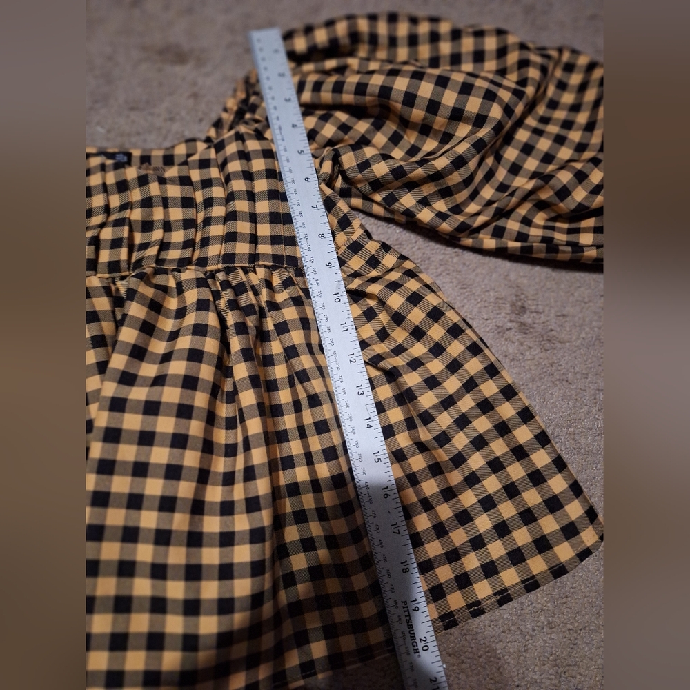 Nasty Gal Black and Tan And Orange Blend  Checkered Puff Sleeve Crop Top - Picture 3 of 13